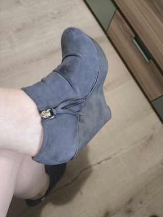 Tacones cuña grises talla 38