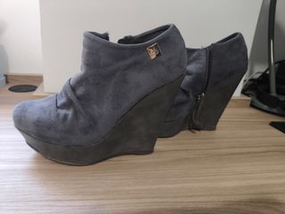 Tacones cuña grises talla 38