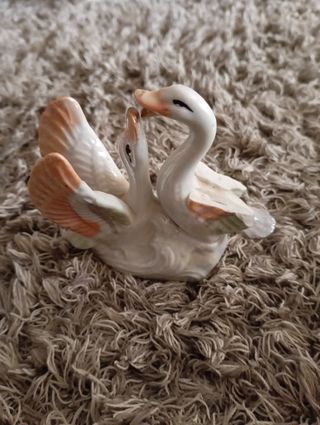 Pareja cisnes porcelana