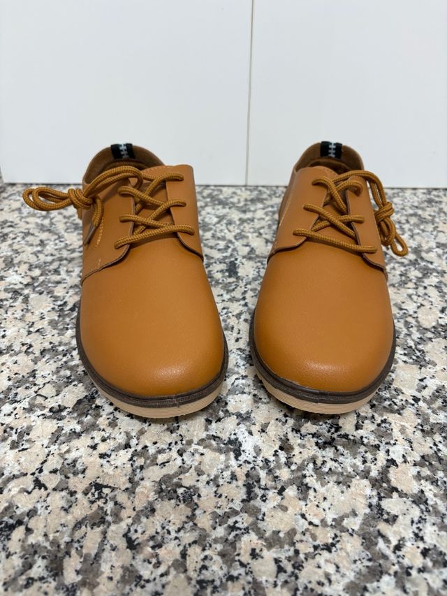 Zapatos marrones de vestir. Nunca usados.