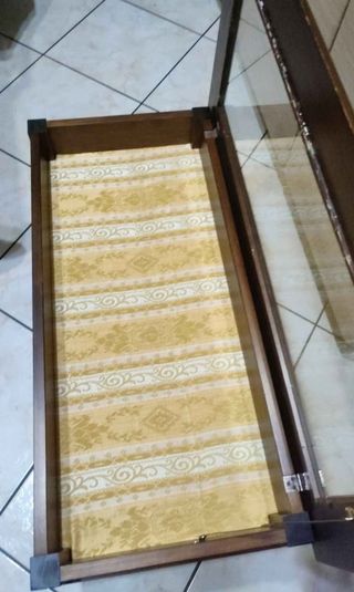 Tavolino legno con ripiano vetro