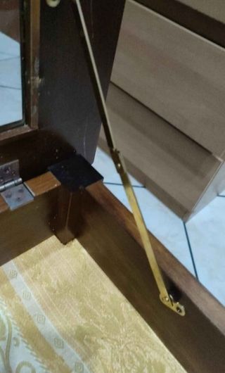 Tavolino legno con ripiano vetro