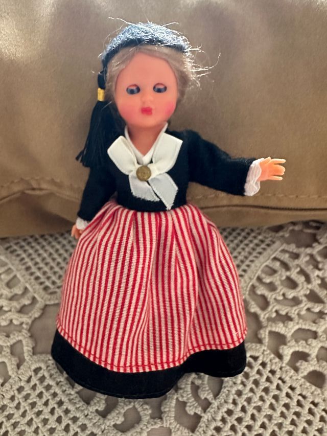 Muñeca Islandia Traje Tradicional