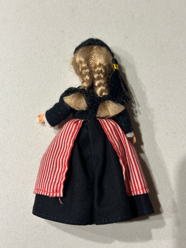 Muñeca Islandia Traje Tradicional