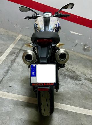 Ducati Monster 696+, Edición Especial Ducati Arts