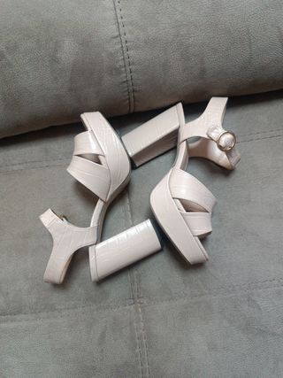 Sandalias beige Parfois