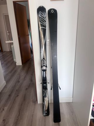Esquís Volkl 152 cm + casco talla S 