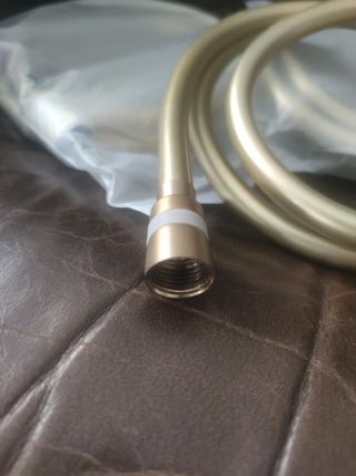 Mangueras de ducha nuevas doradas