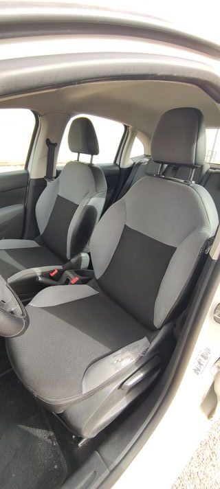 Se vende Citroën C3 HDI 70 1400cc diésel blanco