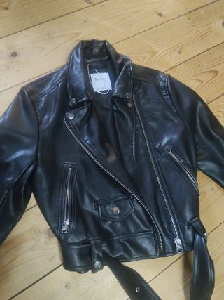 Cazadora Bershka negra