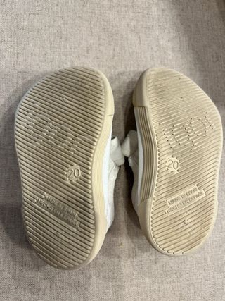 Zapatillas Igor niñ@ talla 20
lona mercedes blanco