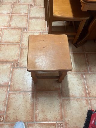 Mesa Comedor Madera 4 Sillas
3 Taburetes 