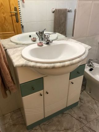 Conjunto mueble de baño y espejo