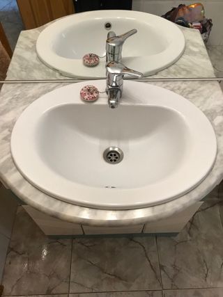 Conjunto mueble de baño y espejo