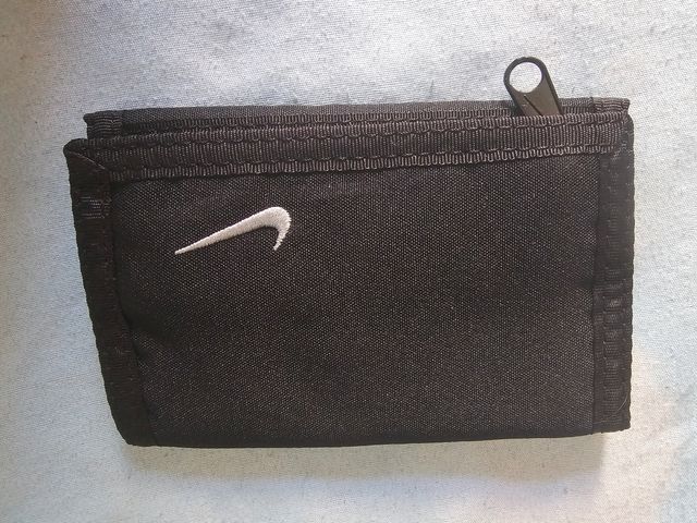 Cartera Nike negra