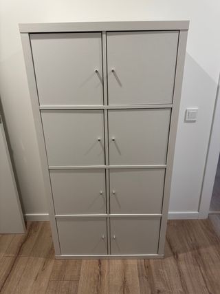 KALLAX Ikea - Estantería blanca con puertas