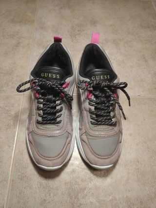 Zapatillas Guess grises y rosas