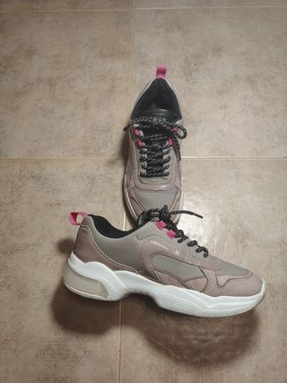 Zapatillas Guess grises y rosas