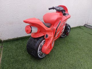 Moto infantil roja