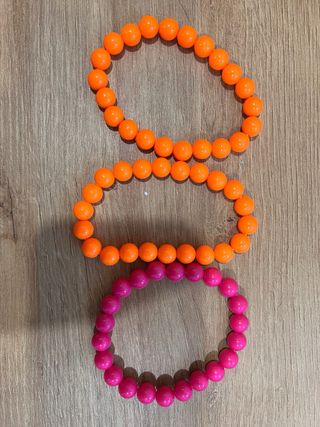 2 Collares 3 pulseras y 4 pares de pendientes neón
