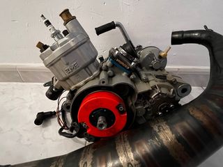 Motor y escape completo derbi €3
23,5cv 