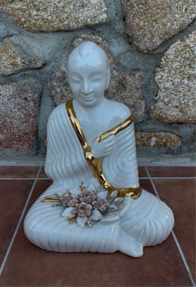 Buda porcelana blanco-dorado