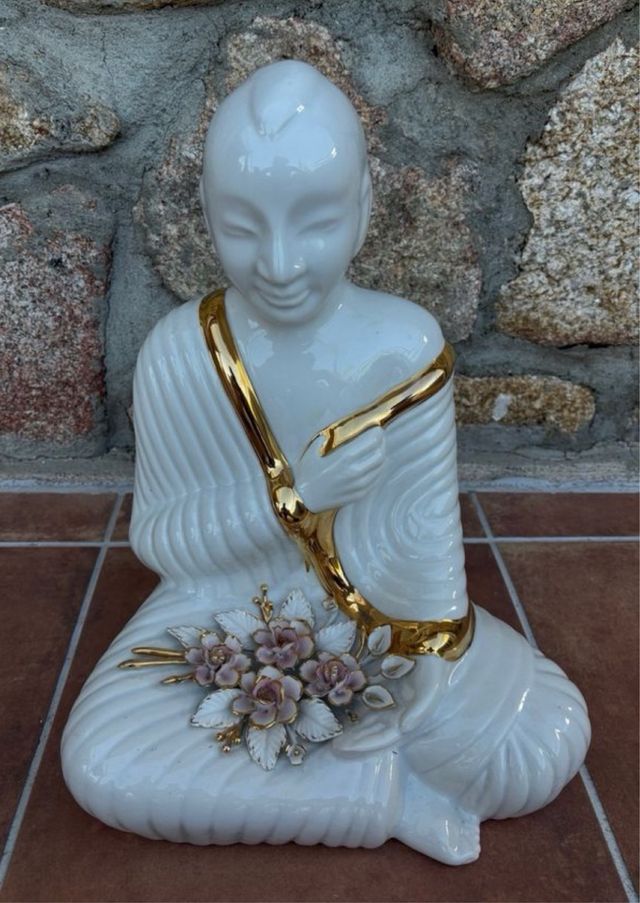 Buda porcelana blanco-dorado