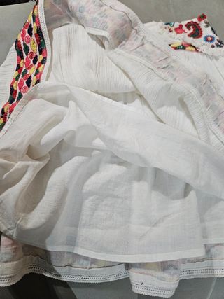 Falda niña blanca bordada