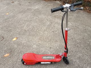 Patinete eléctrico infantil rojo scooter .