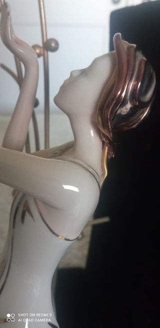 Figura Art Decó porcelana Galos