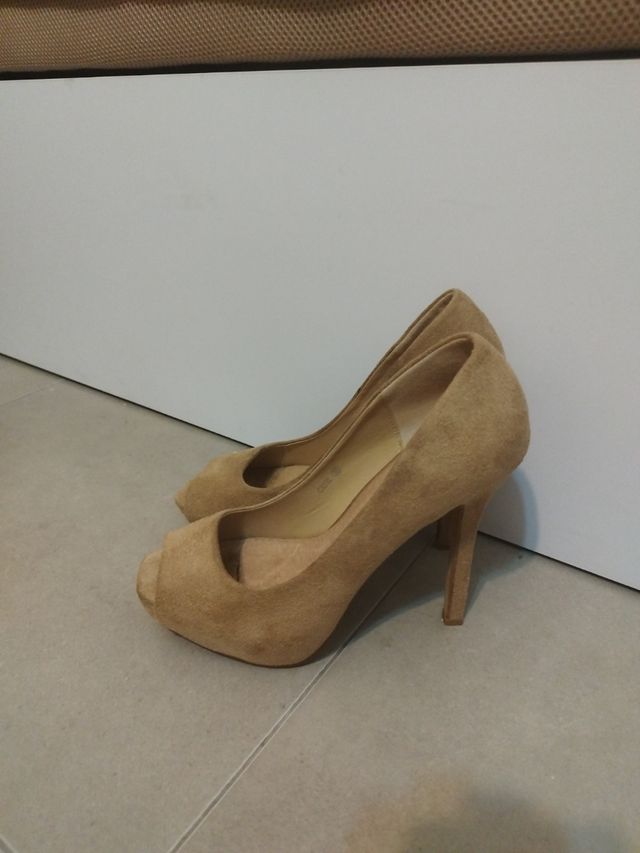Tacones Corina beige con la plantilla de piel