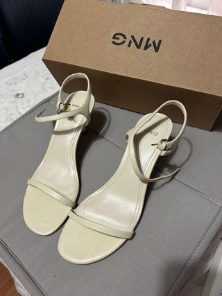 Sandalias Mango tacón kitten beige