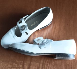 71-Zapatos niña blancos