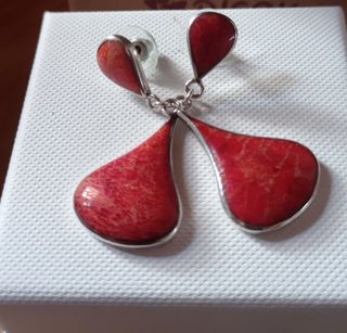 Pendientes de plata y coral rojo.