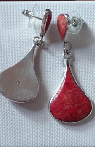 Pendientes de plata y coral rojo.