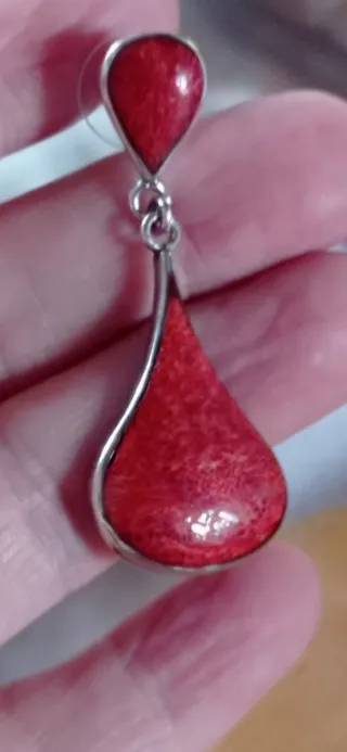Pendientes de plata y coral rojo.