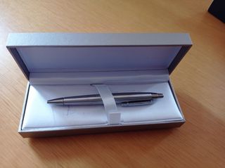 Bolígrafo plateado elegante