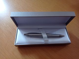 Bolígrafo plateado elegante