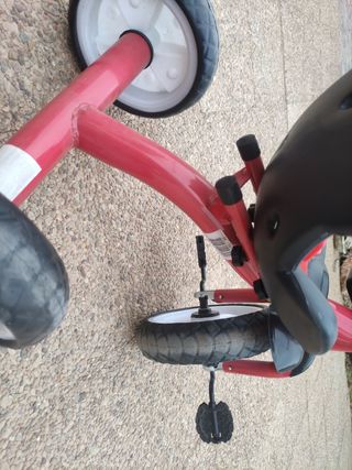 Triciclo infantil rojo - Poco uso