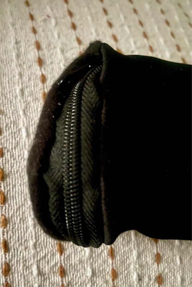 Riñonera negra pequeña