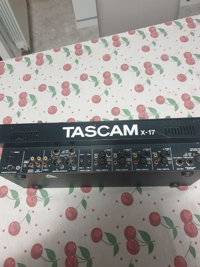 Mixer Tascam X-17 DJ