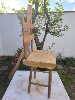 Silla rústica de madera