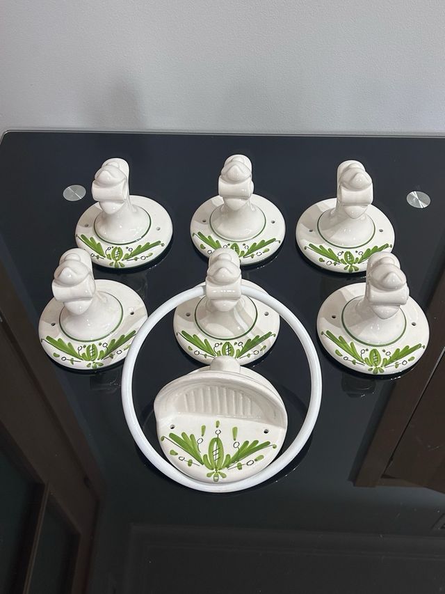 Accesorios de cerámica pintados a mano