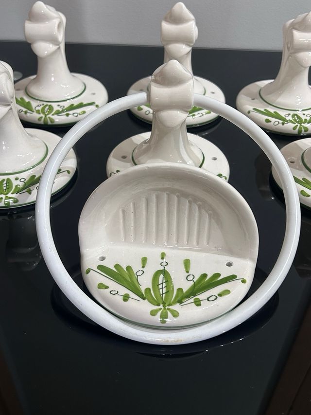 Accesorios de cerámica pintados a mano