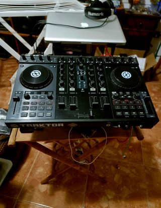 Traktor Kontrol S4 DJ