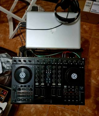 Traktor Kontrol S4 DJ