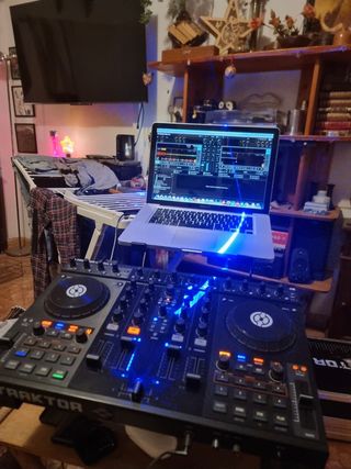 Traktor Kontrol S4 DJ