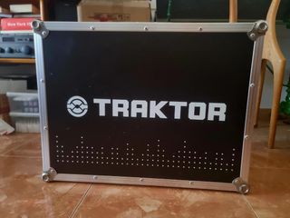 Traktor Kontrol S4 DJ