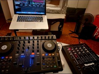 Traktor Kontrol S4 DJ