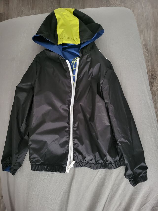 2 Chaquetas niño DKNY  Reversible 6-7 y 8-9 años.